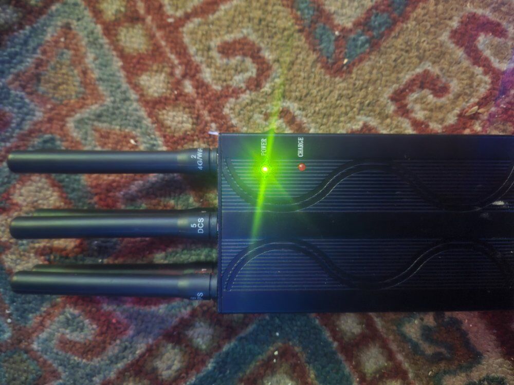 Portable Multi-Band Signal Device - 3 Antenna Hand