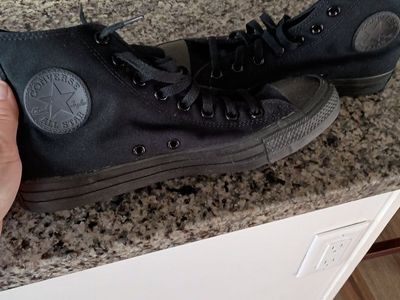 *BRAND NEW* Black on black converse