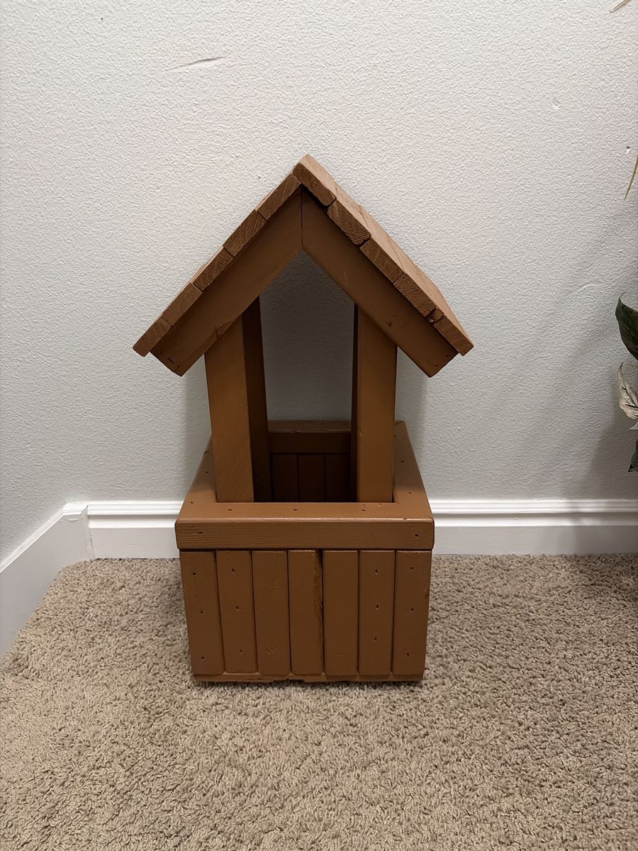 Darling Small Solid Wood Wishing Well Planter