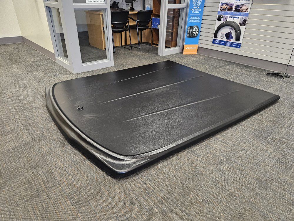 Black One-Piece Solid Hard Tonneau Truck Bed Cover with Lift Struts