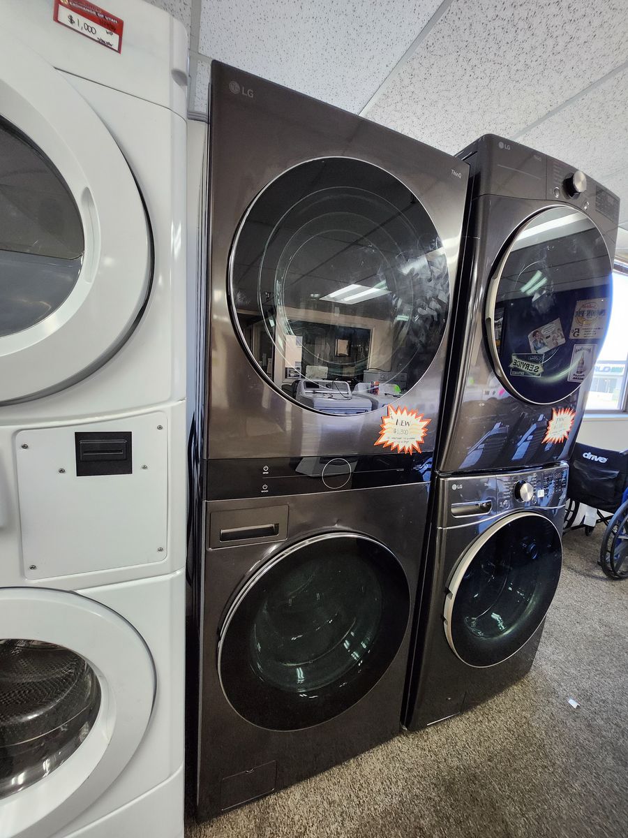 BEAUTIFUL LG THINQ SINGLE UNIT WASHER AND ELECTRIC DRYER! BRAND NEW