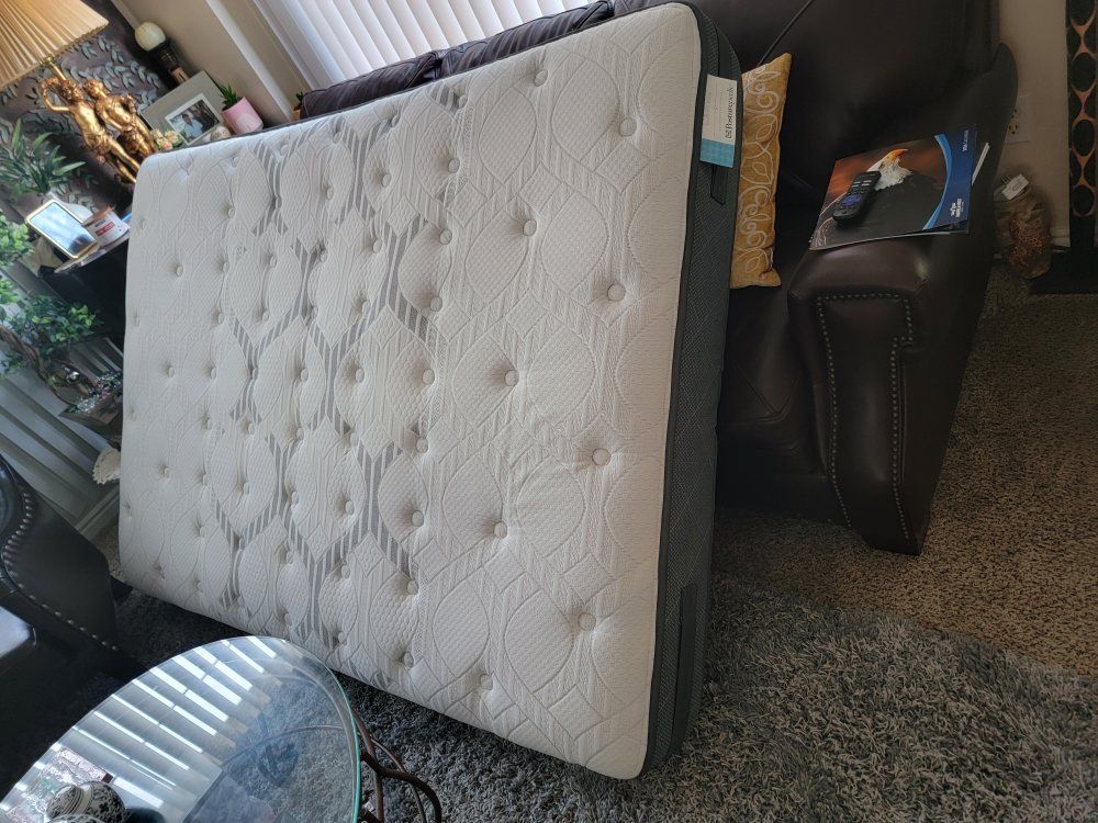 Sealy Posture Pedic Full Bed. Like New