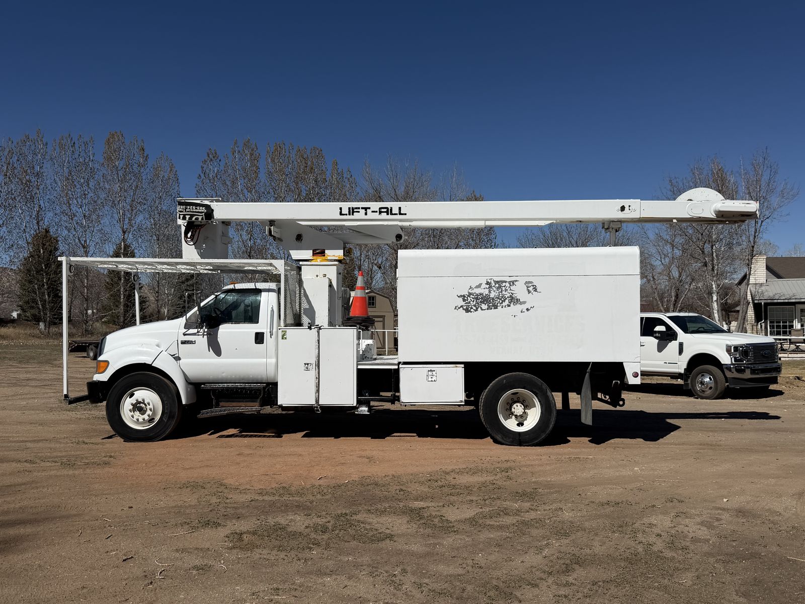 2005 Ford F750  65' Bucket Truck with Chipper Bed