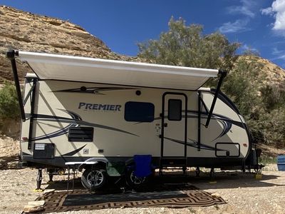 MKeystone PREMIER Ultra Light Travel Trailer