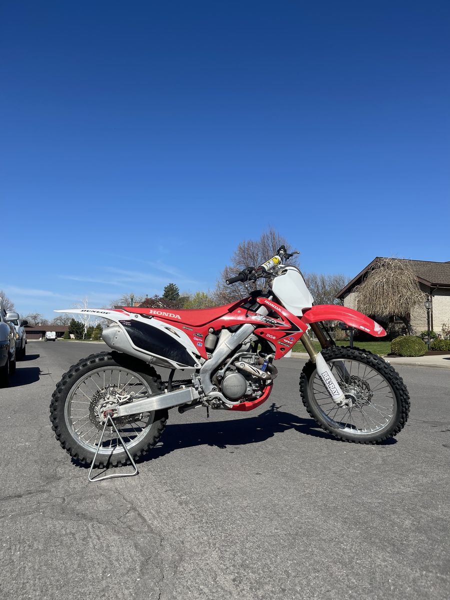 CRF 250R Honda Dirt Bike - Red Off-Road Motorcycle