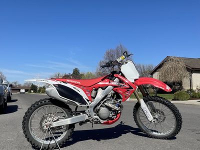 CRF 250R Honda Dirt Bike - Red Off-Road Motorcycle