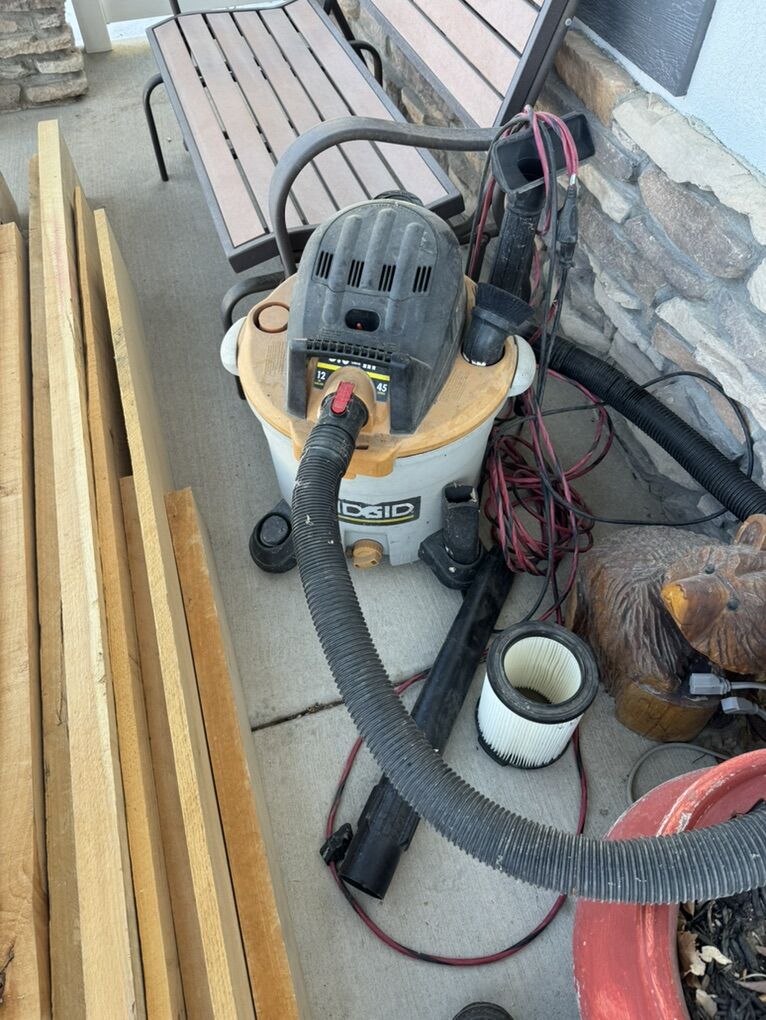 RIDGID 12-Gallon 5.0 Peak HP Wet/Dry Shop Vacuum