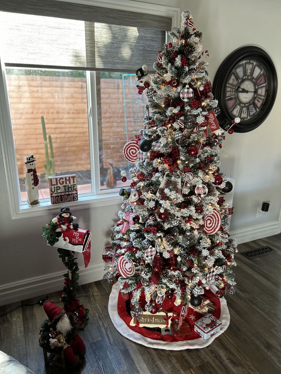 CHRISTMAS TREE AND DECOR