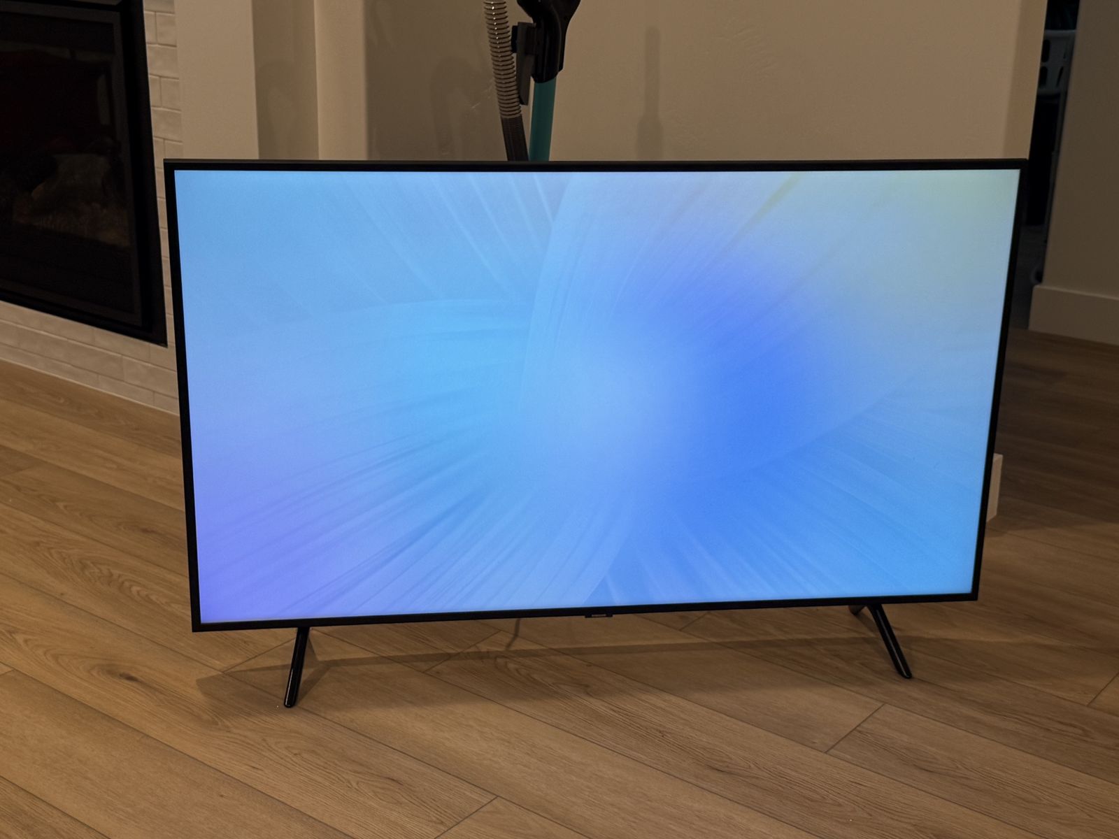 Samsung 55" 4K Smart TV - Complete with Legs & Remote