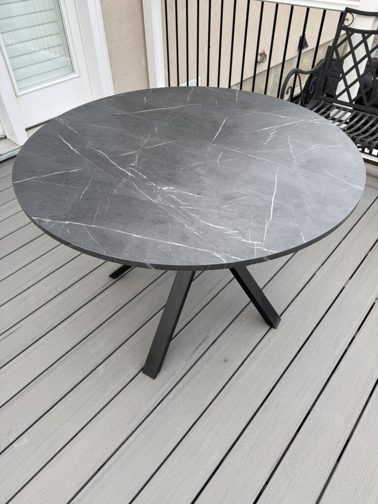 Modern / Contemporary Table