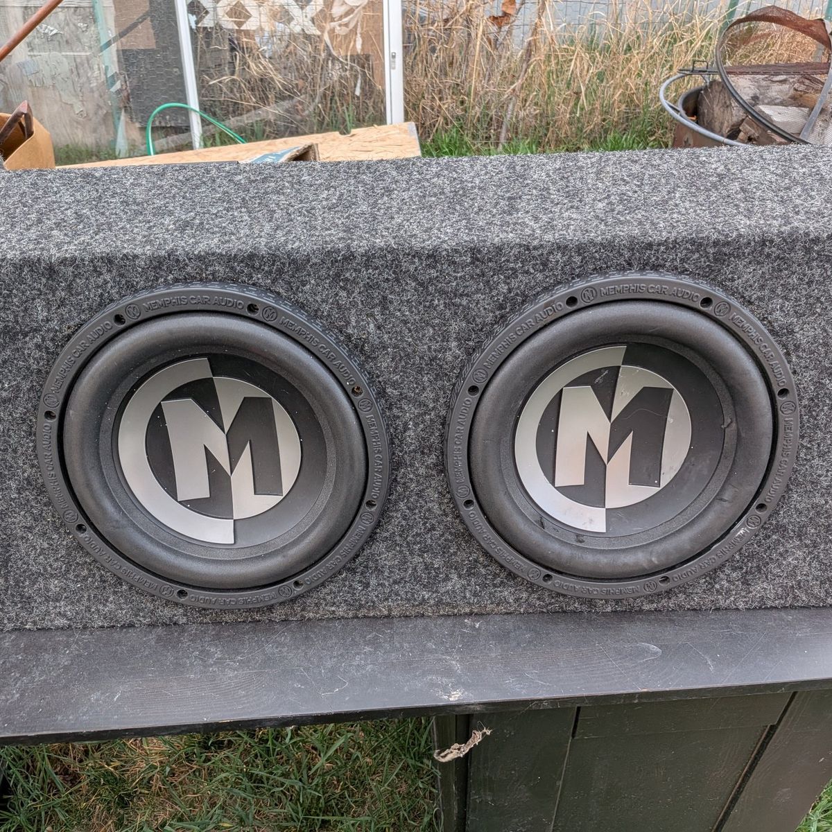 dual 10 in memphis subwoofers in sealed box