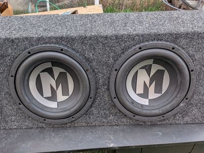 dual 10 in memphis subwoofers in sealed box