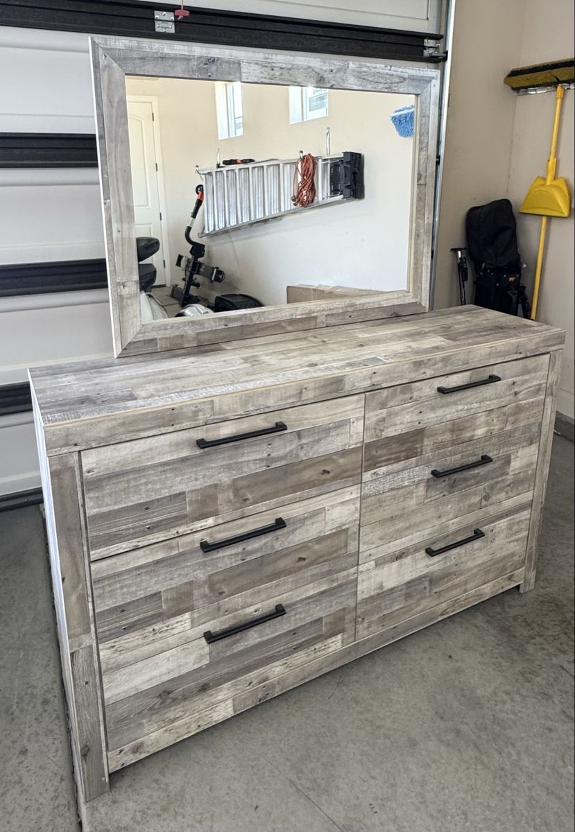 Ashley Effie Rustic Gray Rustic Wood Grain 6-Drawer Dresser with Attached Mirror