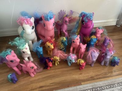 Unicorn Figures w/ Brushable Hair