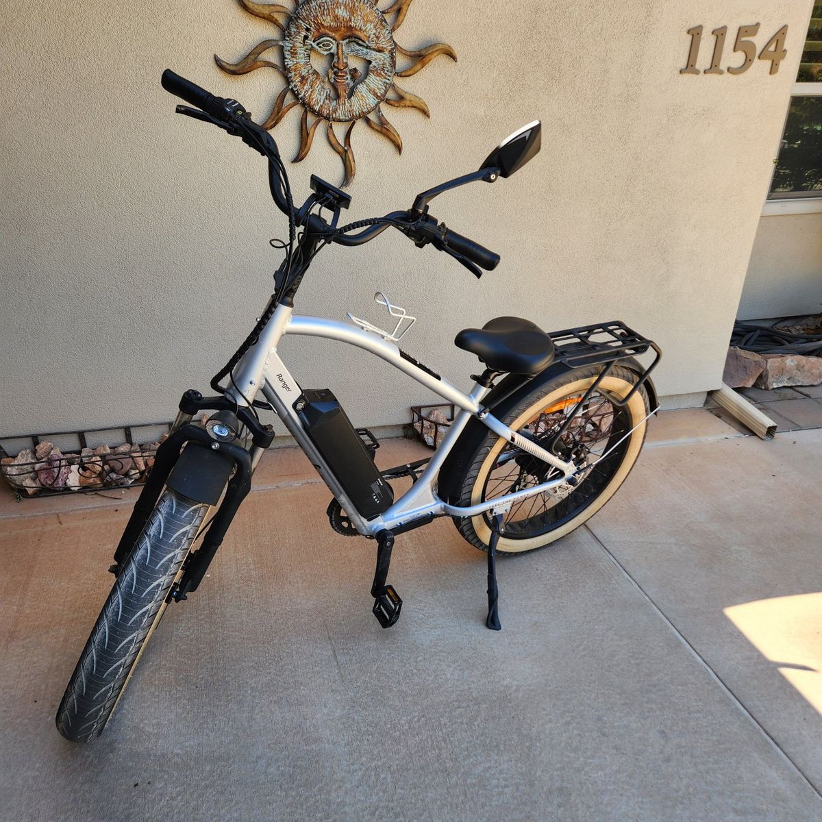 Magnum Ranger Electric Fat Tire Bike - White, 568.3 Miles, Rear Rack & Fenders