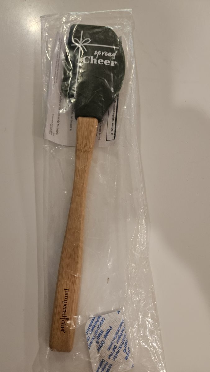 Pampered Chef Holiday Scraper