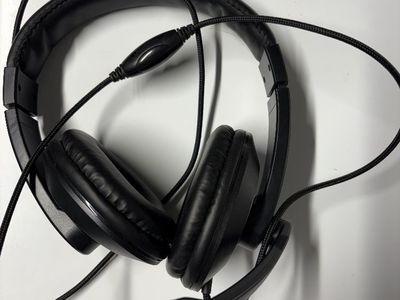 Targus Wired Stereo Headset - Black with Boom Microphone