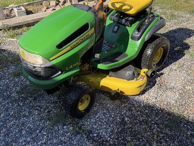 John Deere Lawn Tractor Mower LA145