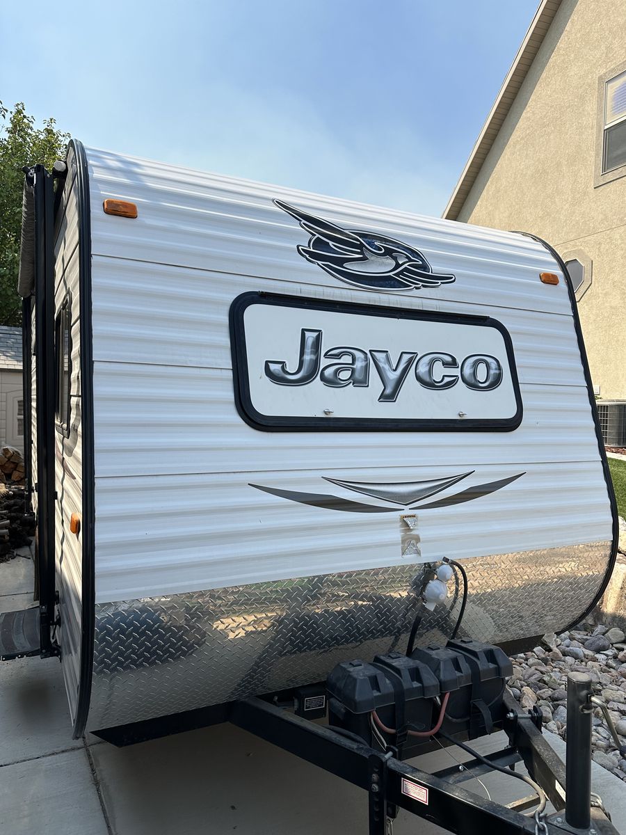 2015 Jayco Jay Flight 184BH - NEAR-NEW condition, lightweight bunkhouse with extras!