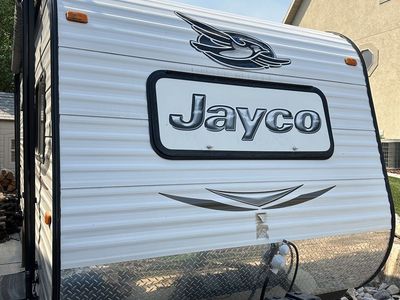 2015 Jayco Jay Flight 184BH - NEAR-NEW condition, lightweight bunkhouse with extras!