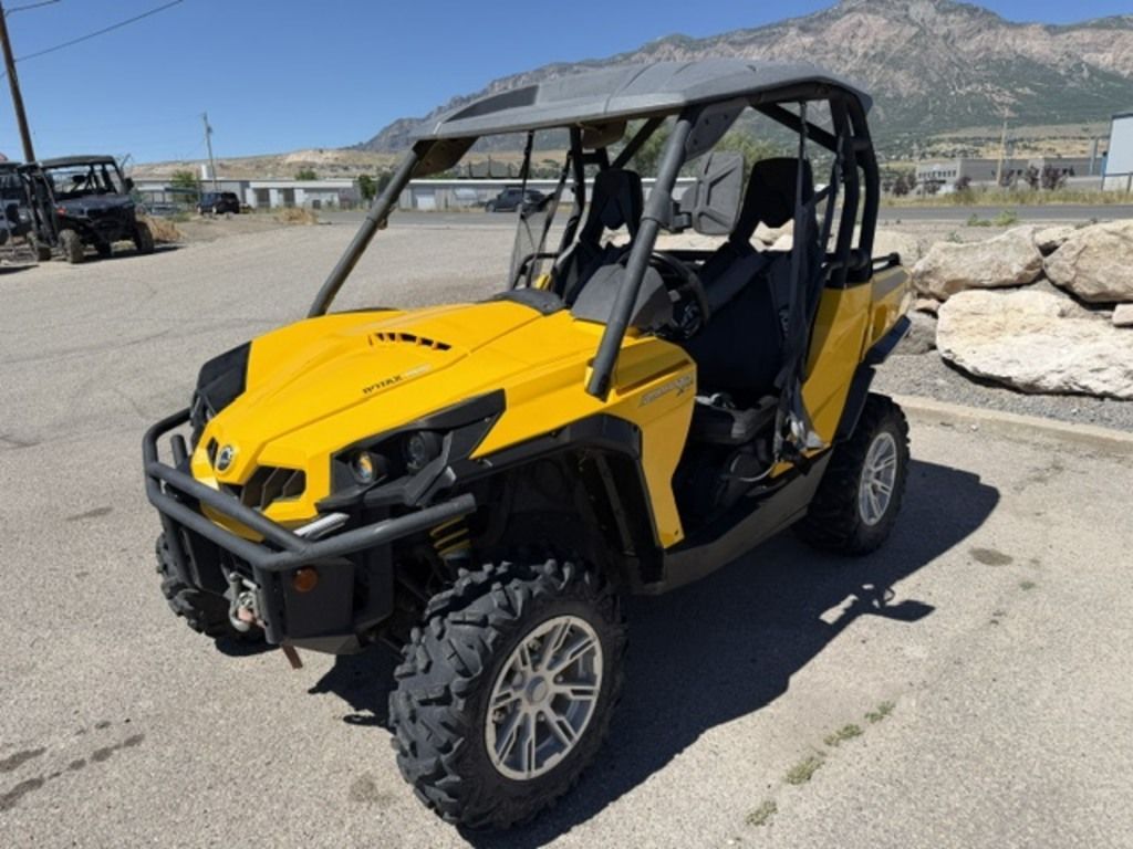 2012 Can-Am® Commander™ XT™ 800R
