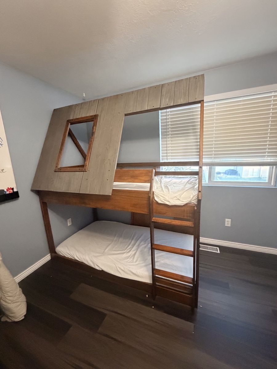 Kids Tree house bunk bed