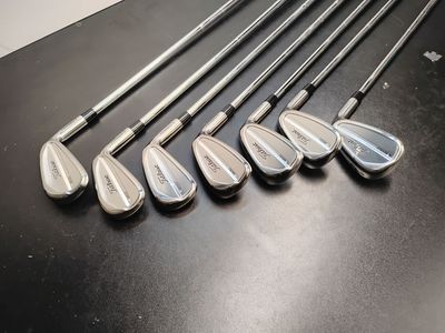 Titleist T200 Iron Set Golf Clubs