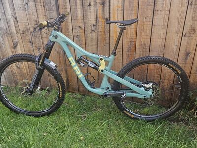 2025 ari la sal peak medium