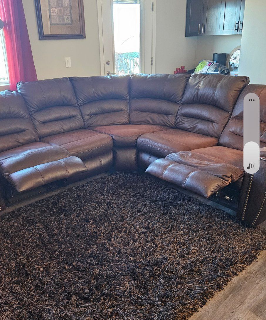 MOVING , FREE!  Brown Reclining Sectional Couch - 2 Reclining Seats 
still in great condition...