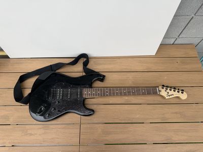 Fender Squier Stratocaster Electric Guitar HUMMING