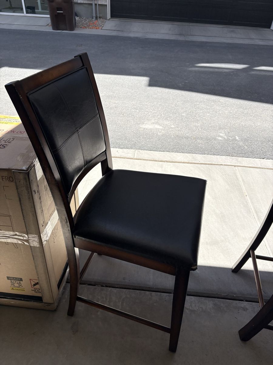 3 Barstools