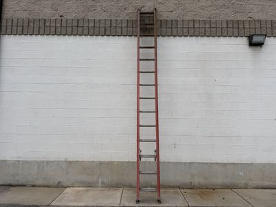 SAVE 75%! Good Used Extension Ladder - 28' - Fiberglass + Aluminum - Fully Functional