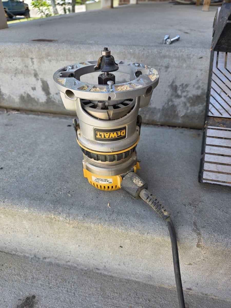 Dewalt router/ Craftsman table