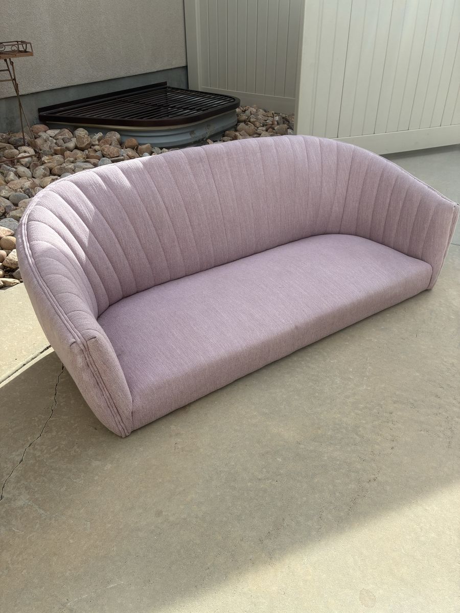 Free Small little couch, missing legs