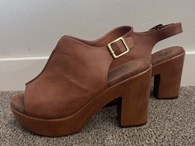 Chunky brown platform Heels 9 1/2