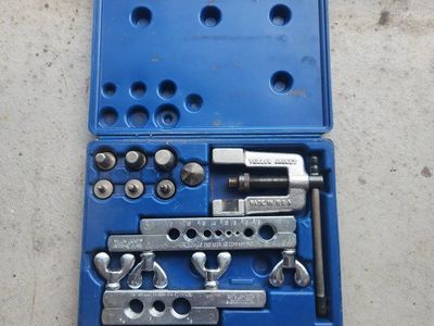 YELLOW JACKET 60440 Swage/Flare Kit 1/8"-3/4" O.D. HVAC Tool Set with Case