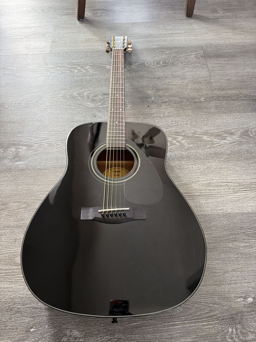 YAMAHA Acoustic Gitar
