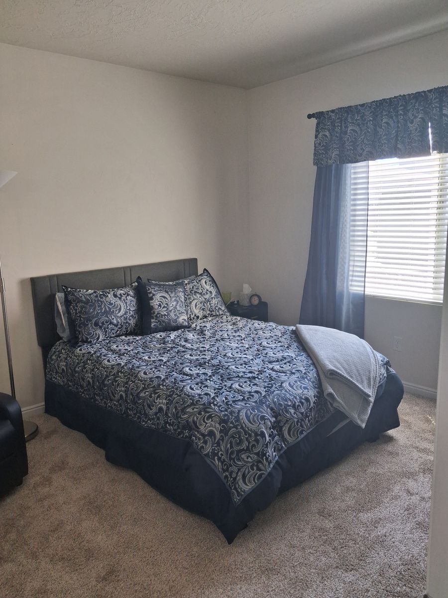 QUEEN BEDROOM SET