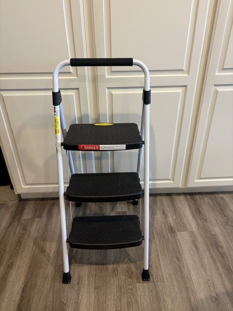 HBtower Model ZL1403 3 Step Ladder