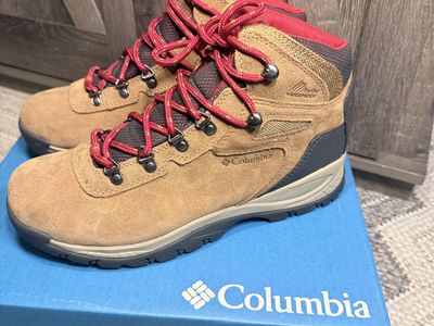 Columbia Womens Size 10 waterproof Hiking Boots