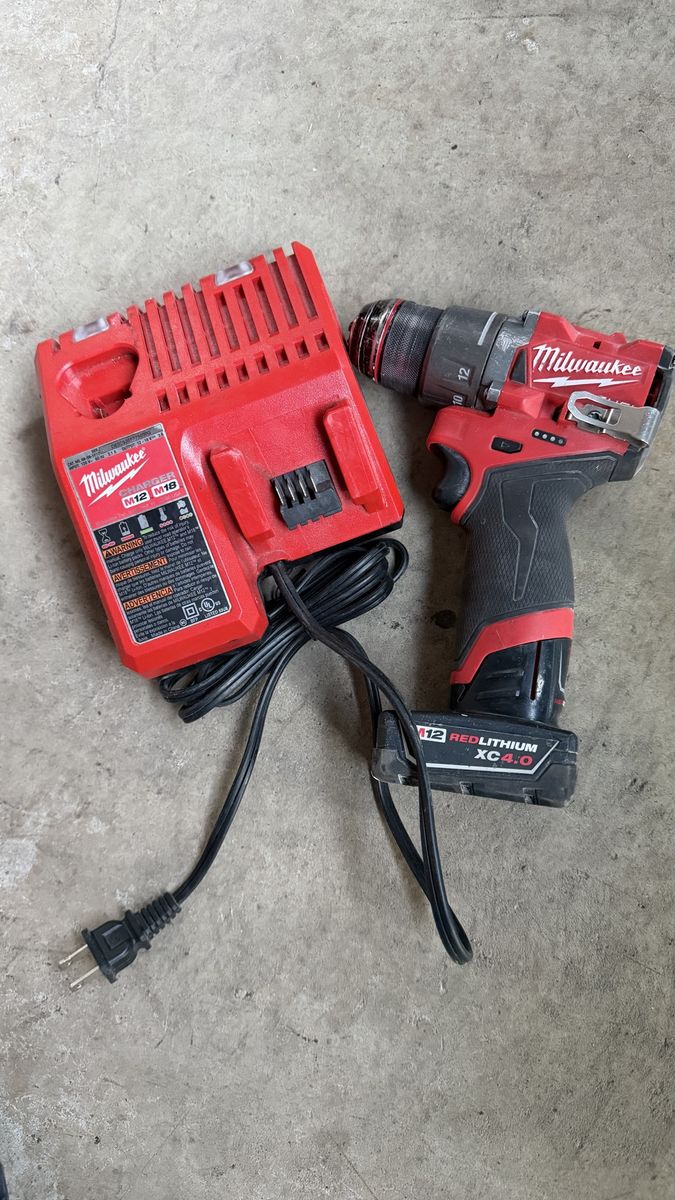 M12 drill driver with battery and charger