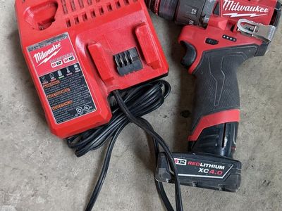 M12 drill driver with battery and charger