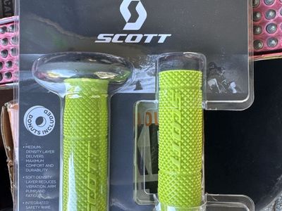 SCOTT Double Density Grips - Medium/Soft Density, Integrated Safety Wire Channel - New