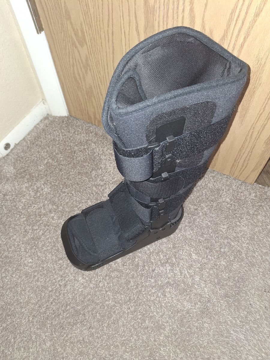 Medium ankle boot and soft boot