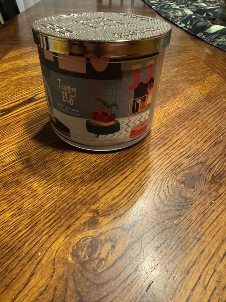 2022 Bath & Body Works Candle TIPSY ELF
