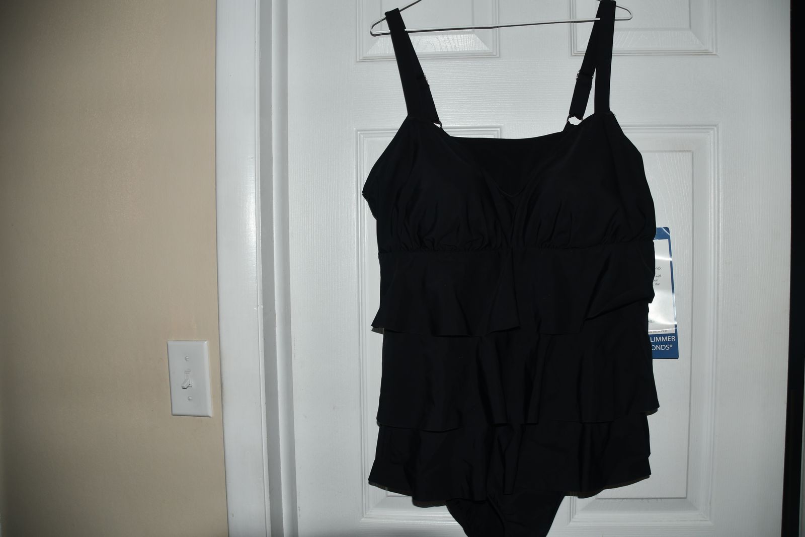 NWT ($99) WOMEN'S SWIMSUIT ~ BLACK ~ SIZE 18W ~ PADDED ~ ADJ STRAPS ~ TUMMY SLIMMER ~ CUTE RUFFLE STYLE