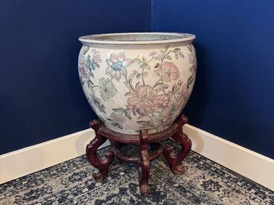Vintage Floral Fishbowl Porcelain Chinese Pot with Wooden Stand