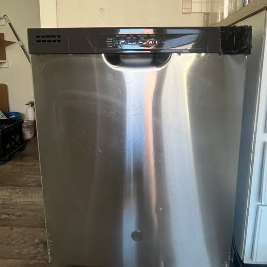 4 year old GE dishwasher, cosmetic damage works great