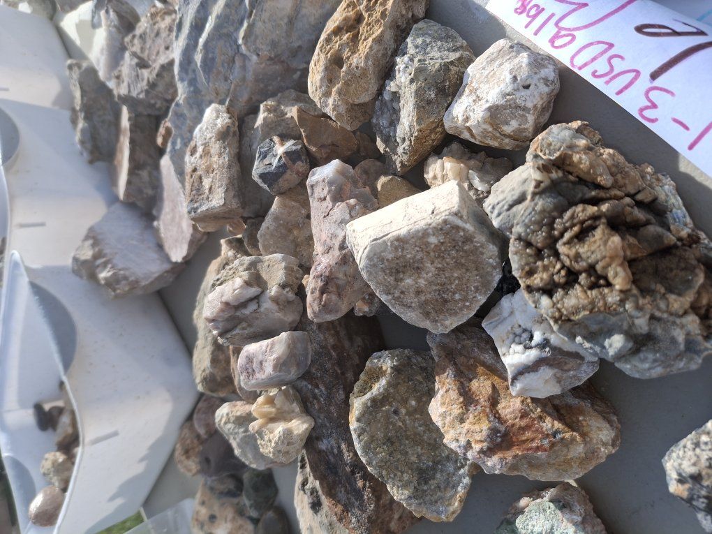 raw agates, gems, jasper, geode crystalSPRINGVILLE