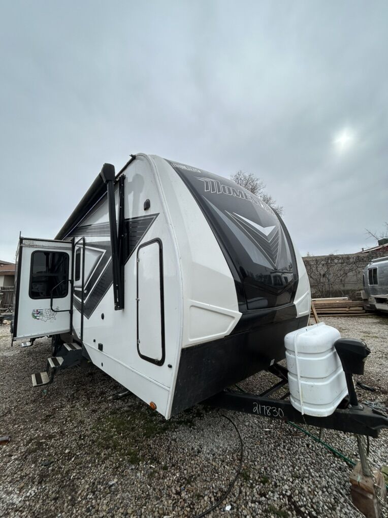 2022 Grand design Momentum 29G